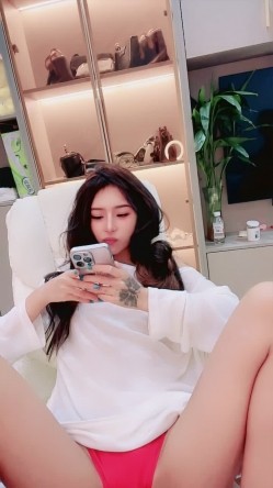 这么漂亮的女神都下海了【瑶瑶想吃糖】女神级小姐姐销魂自慰脸穴同框 截图7