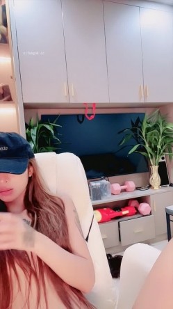 这么漂亮的女神都下海了【瑶瑶想吃糖】女神级小姐姐销魂自慰脸穴同框 截图13