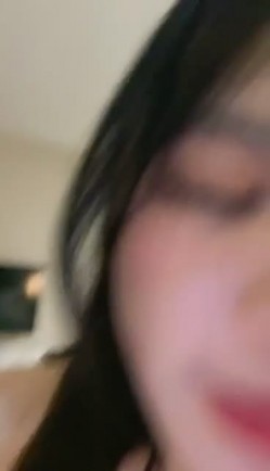 美臀学生，好他妈骚，【昨晚又遇见了你】，小小年纪看着已经是身经百战的状态，掰开逼逼水就自动流，需要男人天天操 截图8