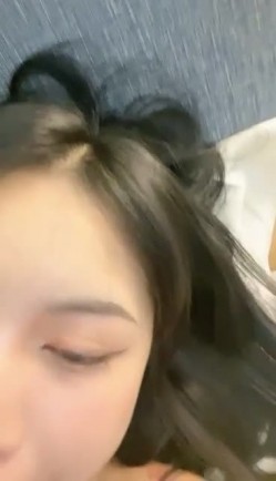 美臀学生，好他妈骚，【昨晚又遇见了你】，小小年纪看着已经是身经百战的状态，掰开逼逼水就自动流，需要男人天天操 截图16
