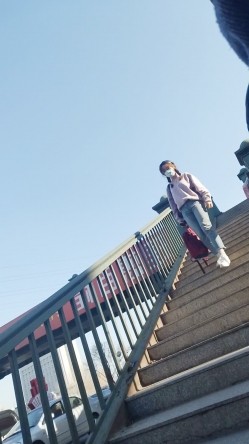 黑虎露出系列 牛人街头露JB对着年轻貌美的妹子打飞机 高颜值高画质 心脏巨大之人 截图1