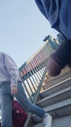 黑虎露出系列 牛人街头露JB对着年轻貌美的妹子打飞机 高颜值高画质 心脏巨大之人 截图2