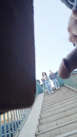 黑虎露出系列 牛人街头露JB对着年轻貌美的妹子打飞机 高颜值高画质 心脏巨大之人 截图3