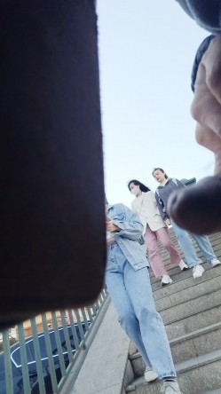 黑虎露出系列 牛人街头露JB对着年轻貌美的妹子打飞机 高颜值高画质 心脏巨大之人 截图4