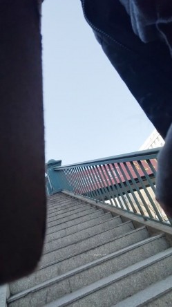 黑虎露出系列 牛人街头露JB对着年轻貌美的妹子打飞机 高颜值高画质 心脏巨大之人 截图5