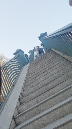 黑虎露出系列 牛人街头露JB对着年轻貌美的妹子打飞机 高颜值高画质 心脏巨大之人 截图13