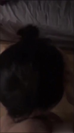 网红露脸口交，这口活儿没得说，又快又爽。男：喜欢吃大鸡巴吗？ 女：嗯摁，我想要鸡鸡打我脸，哈哈~哈哈。 截图2