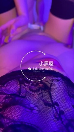 最新流出新时代网黄V信推特人气调教大咖xiaoheiwu私拍，多位极品小姐姐啪啪露出野战调教各种花样完整版 截图1