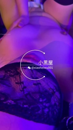 最新流出新时代网黄V信推特人气调教大咖xiaoheiwu私拍，多位极品小姐姐啪啪露出野战调教各种花样完整版 截图6