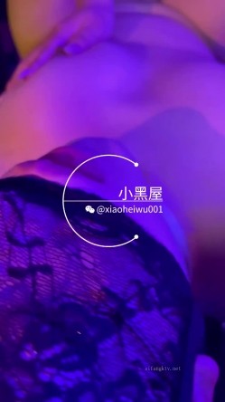最新流出新时代网黄V信推特人气调教大咖xiaoheiwu私拍，多位极品小姐姐啪啪露出野战调教各种花样完整版 截图9