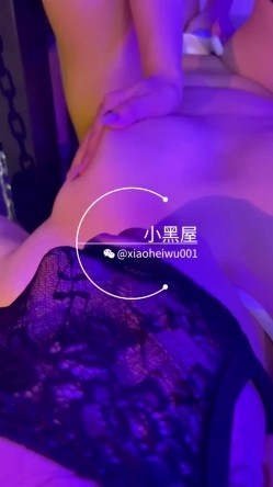 最新流出新时代网黄V信推特人气调教大咖xiaoheiwu私拍，多位极品小姐姐啪啪露出野战调教各种花样完整版 截图11