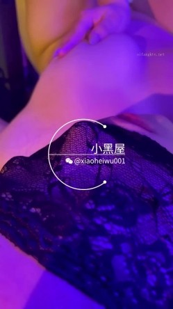 最新流出新时代网黄V信推特人气调教大咖xiaoheiwu私拍，多位极品小姐姐啪啪露出野战调教各种花样完整版 截图15