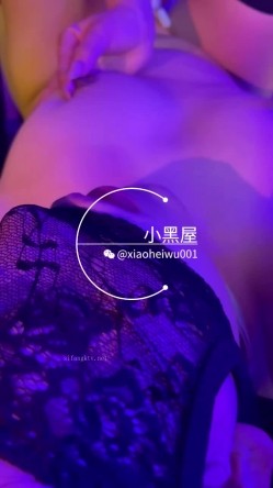 最新流出新时代网黄V信推特人气调教大咖xiaoheiwu私拍，多位极品小姐姐啪啪露出野战调教各种花样完整版 截图16