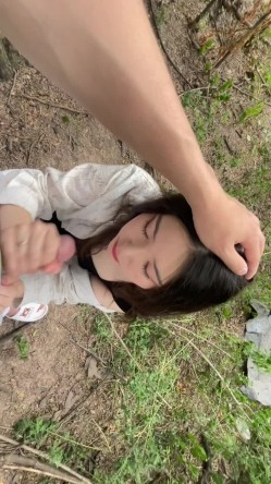 【姐弟恋露脸户外】，好身材颜值反差婊驾车树林野战，被小伙颜射一次，内射一次 截图9