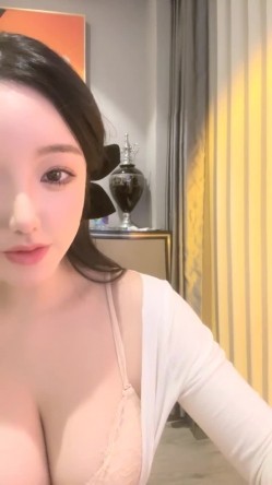 重磅！ ️女神终于突破自我~【你最好别想我】首次完美裸露三点 ️道具自慰~爽！ 截图2