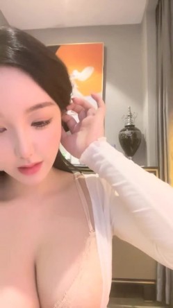 重磅！ ️女神终于突破自我~【你最好别想我】首次完美裸露三点 ️道具自慰~爽！ 截图6