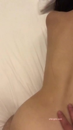 骚货中的天花板，抖音巨乳网红顾灵曦和土豪1V1视频 豪乳S型完美身材灵活舌头你能撑几秒 截图5