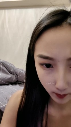重庆校花学妹，【一只小胖猪】，首次约啪男主~无套内射，第一次给这么多人看做爱，还有些羞涩放不开 截图1