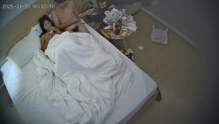 酒店偷拍 连续两天入住情侣气质甜美又身材不错的美女喜欢上位榨取男友精液 截图2