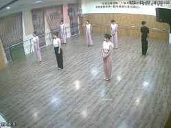 舞蹈班《监控破解》偷拍多位美女学员后台换衣服 截图4