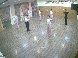 舞蹈班《监控破解》偷拍多位美女学员后台换衣服 截图6