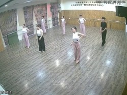 舞蹈班《监控破解》偷拍多位美女学员后台换衣服 截图9