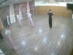 舞蹈班《监控破解》偷拍多位美女学员后台换衣服 截图15
