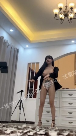 最新流出推特绝色高颜女神【奶凶】私拍，退圈自爆与主人大玩SM性爱调教 截图2