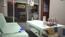 ️顶级骚熟妇城中村按摩女技师『燕姐』勾引顾客店内口爆啪啪3P满足性欲 截图1