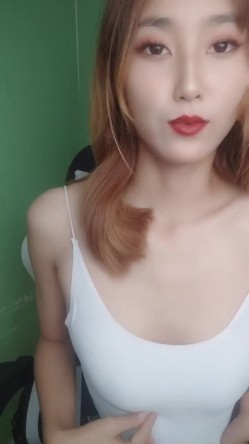 新人美女主播玉妙妙下海不久被狼友调教的明明白白，全程露脸黑丝诱惑揉奶玩逼特写展示，跳蛋塞里面抽插呻吟 截图2