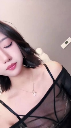 舞蹈校花【小鹿大秀】美腿丝袜~跳蛋道具~高潮流白浆 截图3