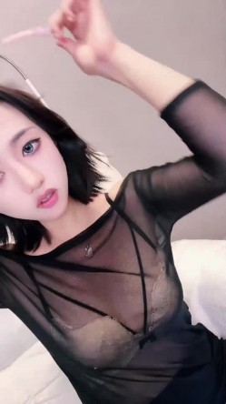 舞蹈校花【小鹿大秀】美腿丝袜~跳蛋道具~高潮流白浆 截图10