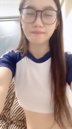 极品学生妹【06粥粥粉】开档丝袜~口爆深喉射嘴~掐脖子~无套内射 截图1