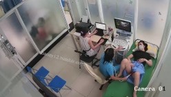 国内某妇科医院监控偷拍妹子做阴超 大棍子插入阴道疼得妹子直咧嘴 截图10