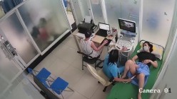 国内某妇科医院监控偷拍妹子做阴超 大棍子插入阴道疼得妹子直咧嘴 截图13