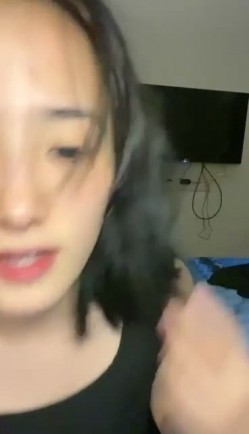 清纯女神下海！【全网最大蝴蝶B】好纯好漂亮！自慰爽上天 截图9