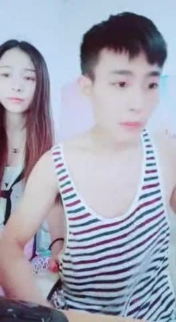 男俊女美 情侣主播双双露脸收费开秀 口交啪啪 玩的姿势不少 妹子真是颜值好身材也苗条 截图3