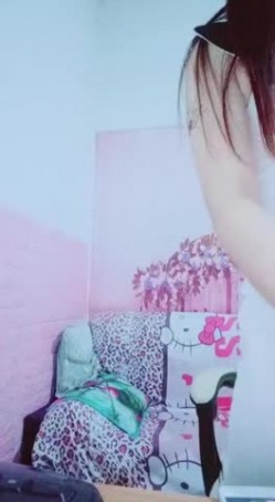男俊女美 情侣主播双双露脸收费开秀 口交啪啪 玩的姿势不少 妹子真是颜值好身材也苗条 截图7