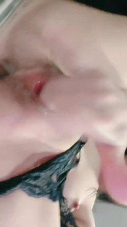 巨能喷！堪称抽水机！【真真play】虐阴式抠逼 对镜疯狂喷射 截图5