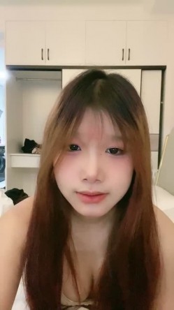 大哥的小乖乖露脸深夜撩骚终于脱了，奶子坚挺浴室洗澡诱惑比心，来着大姨妈掰开给狼友看，还流血呢精彩刺激 截图1