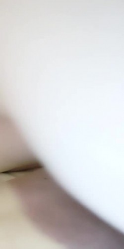性瘾大的瑞雯勾引小哥，灵活的舌头舔弄着马眼，床上69激情口活，自己掰着骚逼让小哥快速抽插爆草，内射中出 截图10