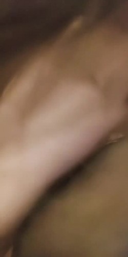 性瘾大的瑞雯勾引小哥，灵活的舌头舔弄着马眼，床上69激情口活，自己掰着骚逼让小哥快速抽插爆草，内射中出 截图11