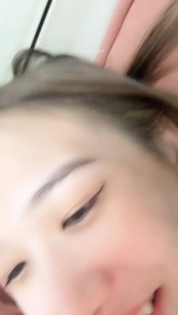 这才是真正的校花，【广州大学生】明星来了~甘拜下风，清纯指数极高，羞涩腼腆，高抬玉腿小穴水汪汪超诱人 截图2