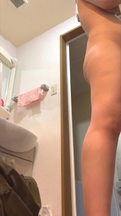 卫生间安装摄像头偷窥嫂子洗完香香出来擦身子抹油 这大肥屁屁爱了后入超爽 高清原档 截图8