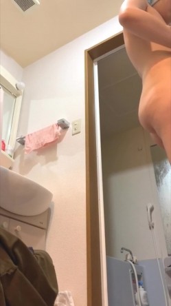 卫生间安装摄像头偷窥嫂子洗完香香出来擦身子抹油 这大肥屁屁爱了后入超爽 高清原档 截图11
