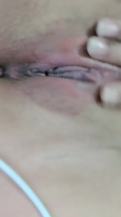 开档黑丝骚人妻全程露脸宾馆伺候大哥激情啪啪，舔鸡巴的样子真骚啊，淫声荡语逼逼特写，无套抽插内射中出 截图16