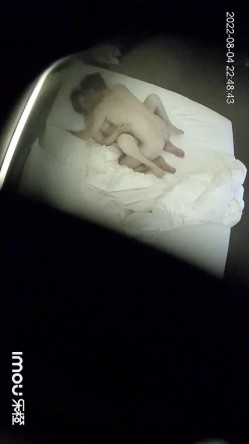 最新乐橙酒店偷拍 ️几对男女开房啪啪男的给女炮友舔逼 截图2
