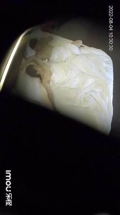 最新乐橙酒店偷拍 ️几对男女开房啪啪男的给女炮友舔逼 截图4