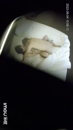 最新乐橙酒店偷拍 ️几对男女开房啪啪男的给女炮友舔逼 截图7