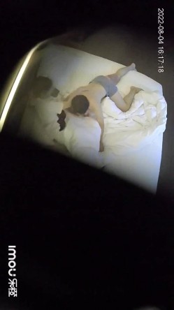 最新乐橙酒店偷拍 ️几对男女开房啪啪男的给女炮友舔逼 截图9